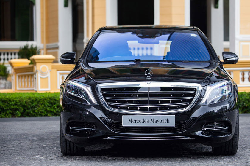 Xe sang Maybach nhiều lần bán ế, ngân hàng giảm giá sốc