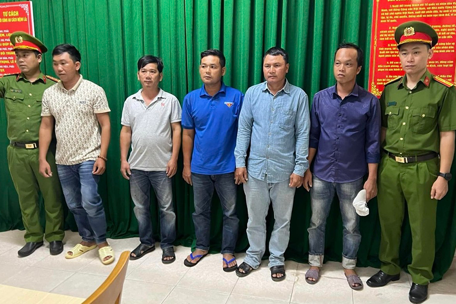 Bắt thêm 11 đối tượng trong đường dây của 'bà trùm cát lậu' miền Đông