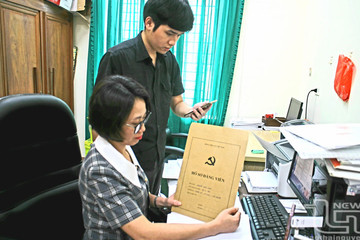 Chuyện sử dụng Sổ tay đảng viên điện tử ở vùng cao Thái Nguyên