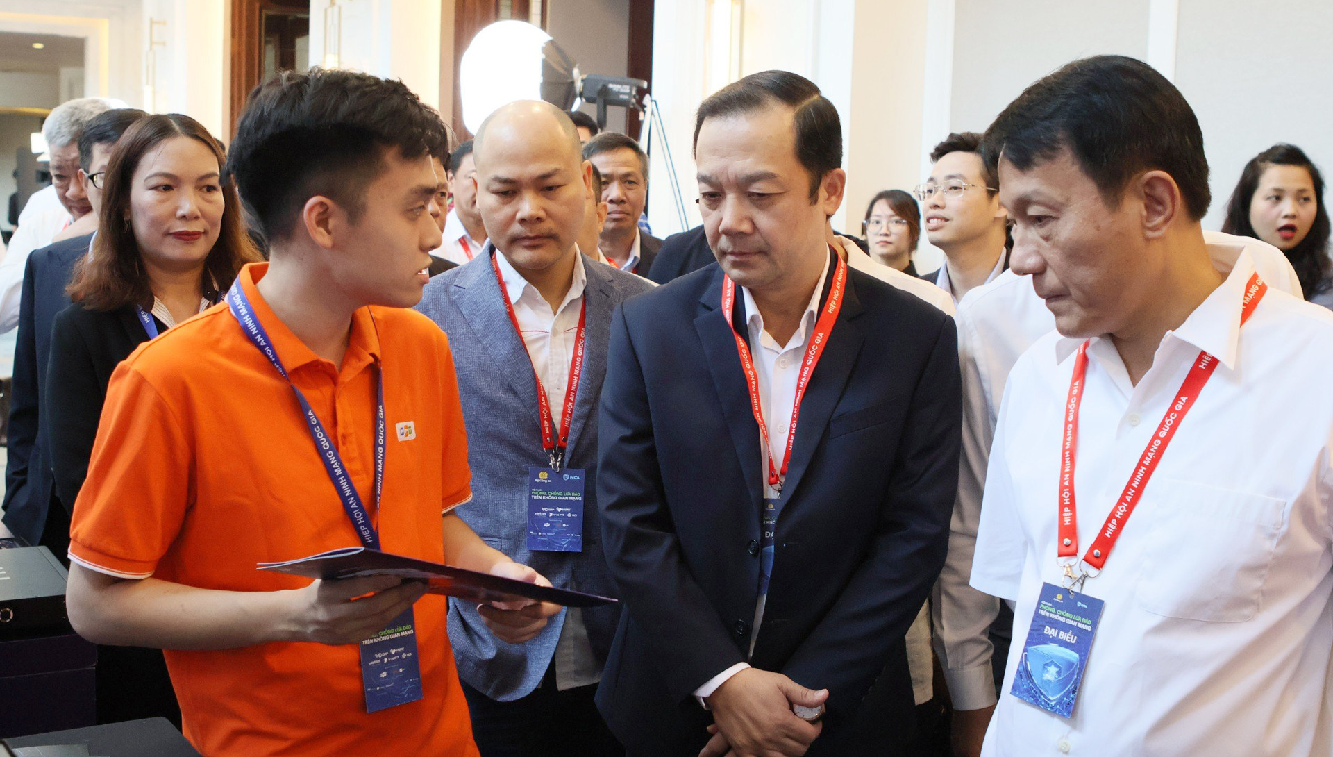 hoi thao phong chong lua dao 1 1.jpg