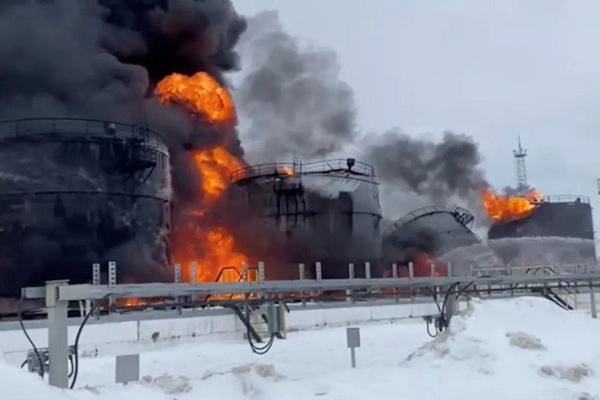 Tại sao Ukraine liên tiếp tấn công các nhà máy lọc dầu của Nga?