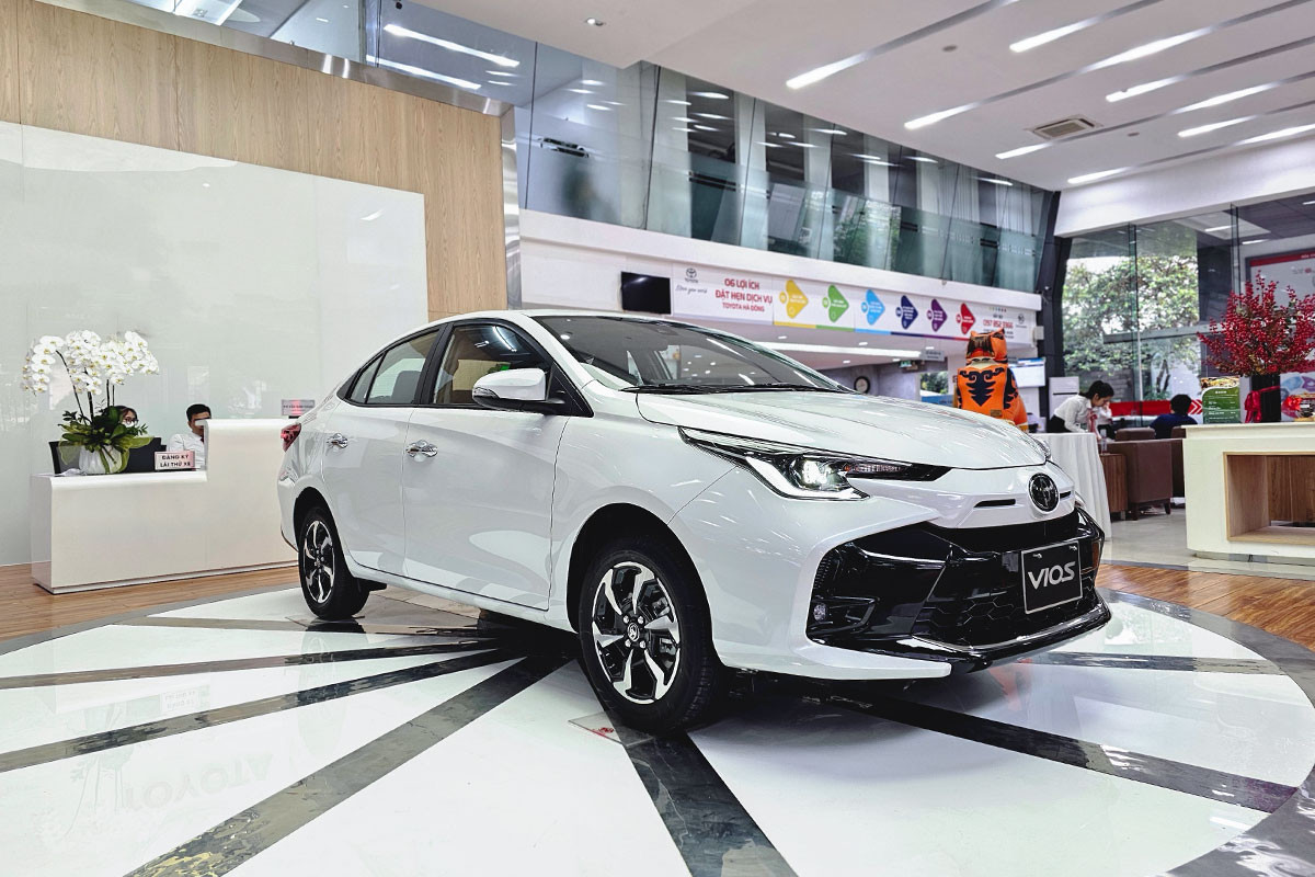 Toyota Vios tìm lại ngôi đầu, Honda City bất ngờ hụt hơi