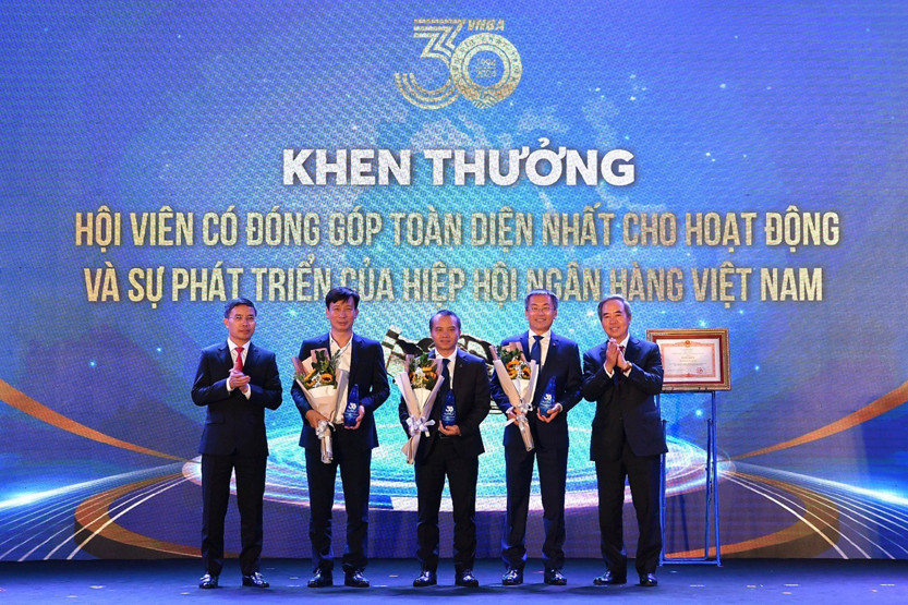 Vietcombank nhận loạt giải thưởng tại 3 cuộc thi của Hiệp hội Ngân hàng Việt Nam