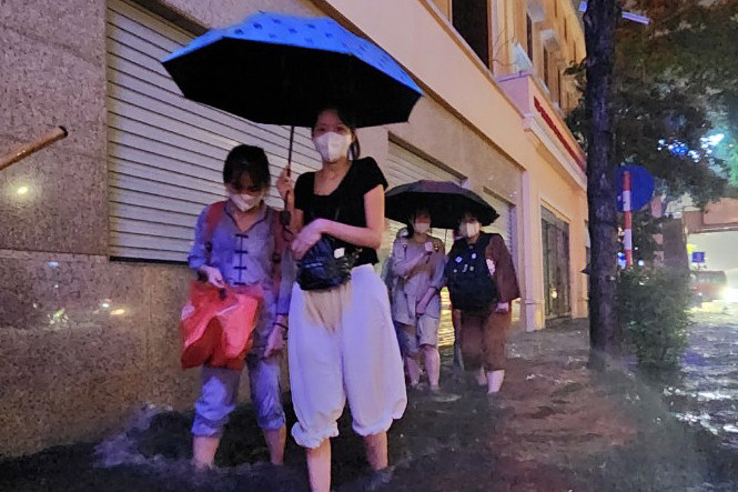 Dự báo thời tiết 15/5/2024: Hà Nội mưa rất to vào chiều tối, đề phòng ngập úng