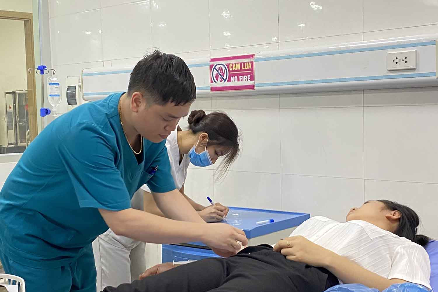 Hàng trăm công nhân ở Vĩnh Phúc nghi bị ngộ độc sau bữa ăn trưa