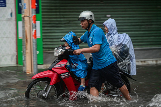 Dự báo thời tiết 16/5/2024: Hà Nội mưa to và giông, TP.HCM hạ nhiệt