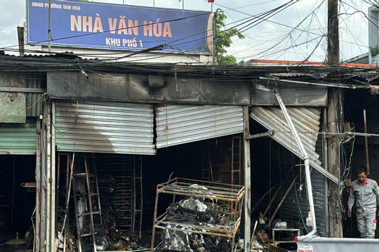 Bản tin trưa 15/5: Cháy lớn kèm tiếng nổ trong khuôn viên nhà văn hóa ở Đồng Nai