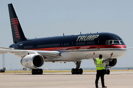 Chuyên cơ Boeing của ông Trump va chạm với máy bay tại sân bay Mỹ