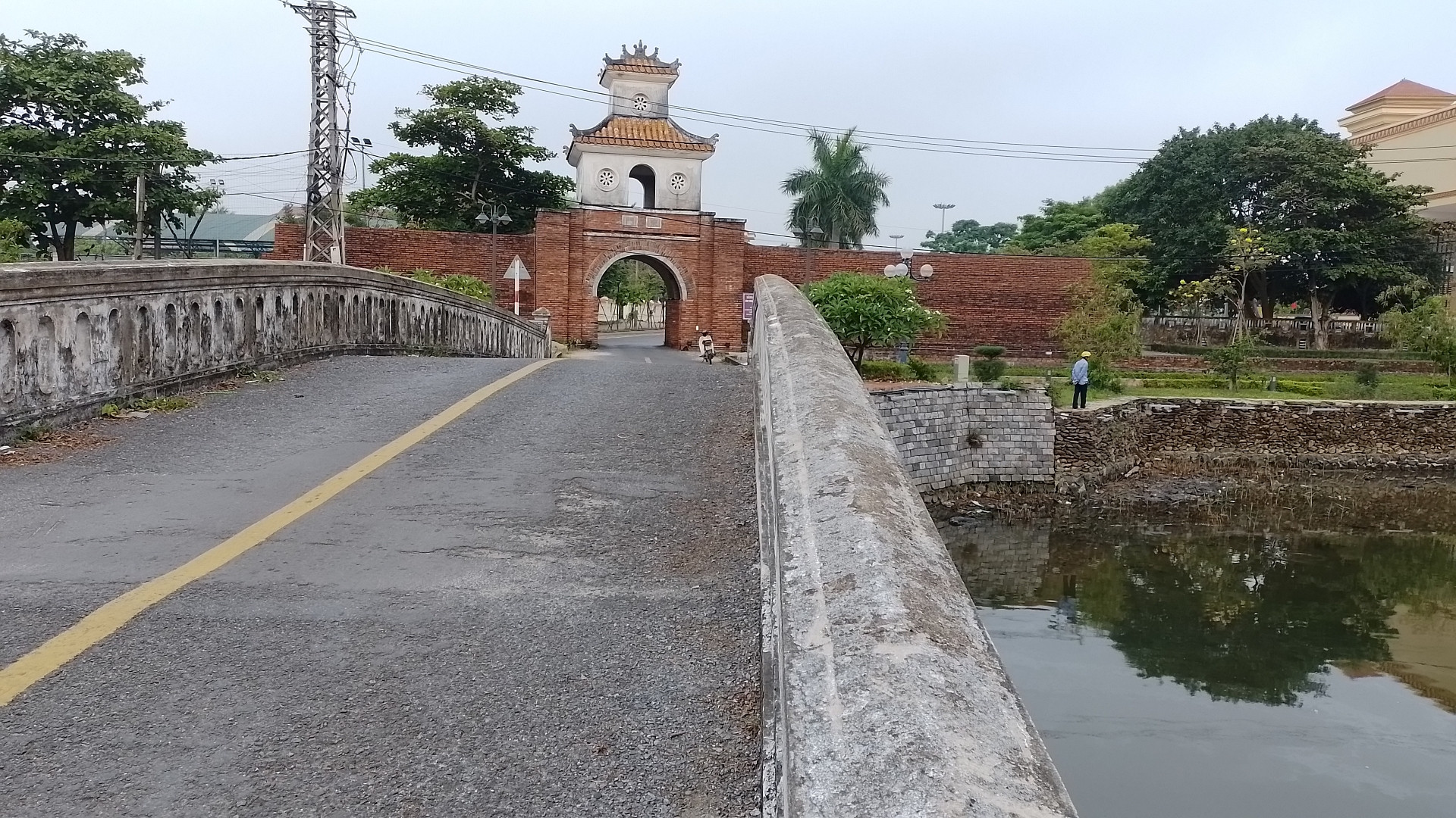 Cổng thành Đồng Hới, nơi Nguyễn Du từng trị nhậm.jpg