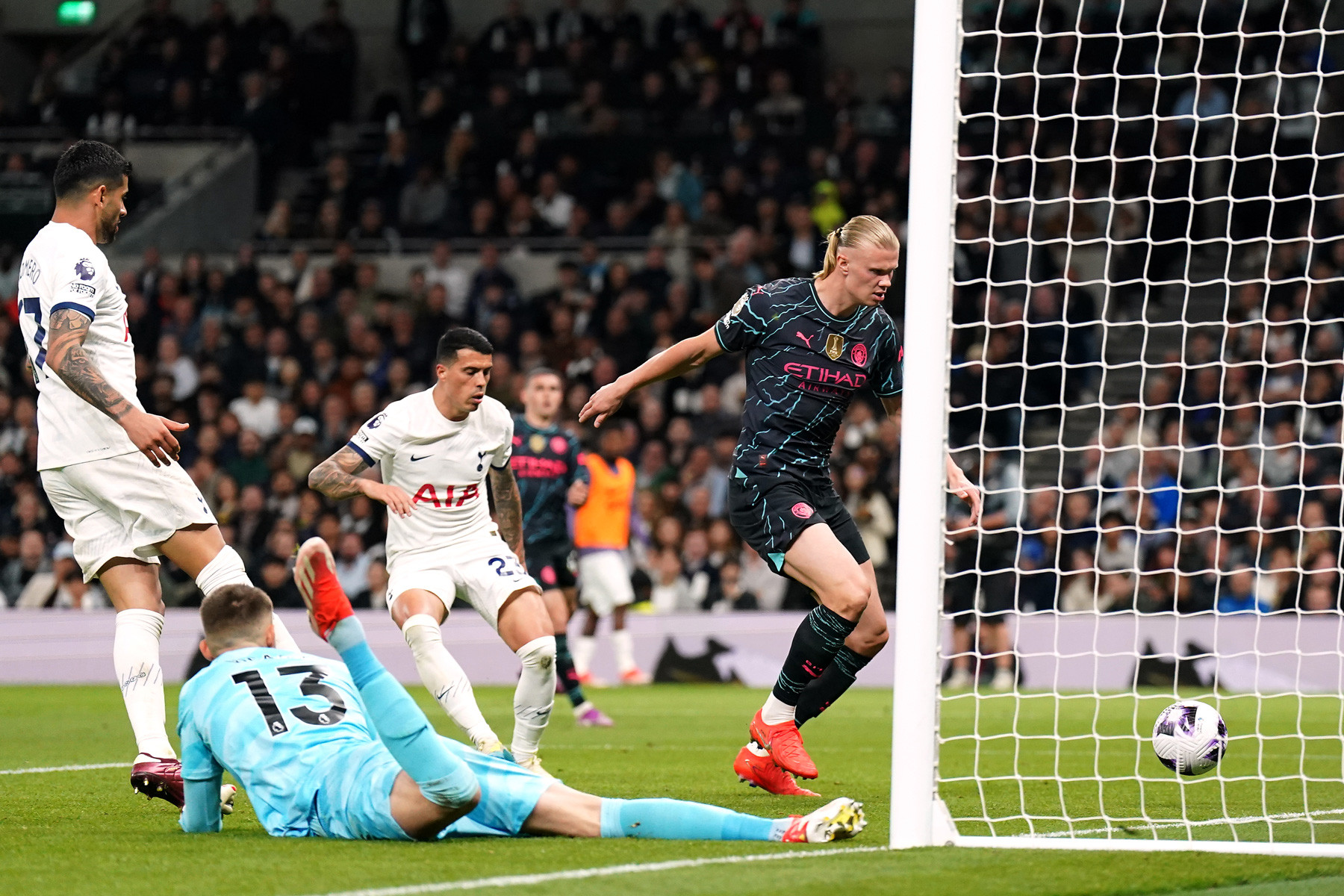 Haaland man city tottenham.jpg