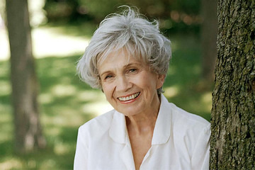 Nhà văn đoạt giải Nobel 2013 Alice Munro qua đời