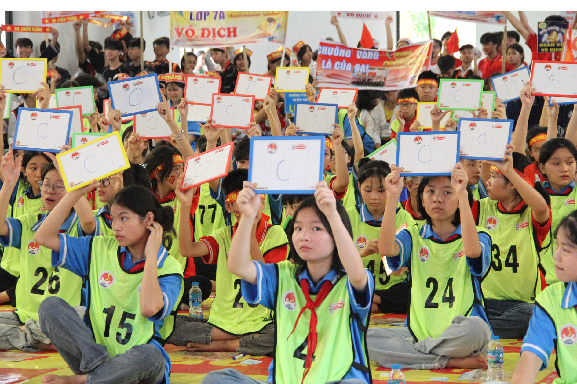 Nữ sinh lớp 7 giải Nhất thi Rung chuông vàng &apos;Cùng em phòng chống thiên tai&apos;