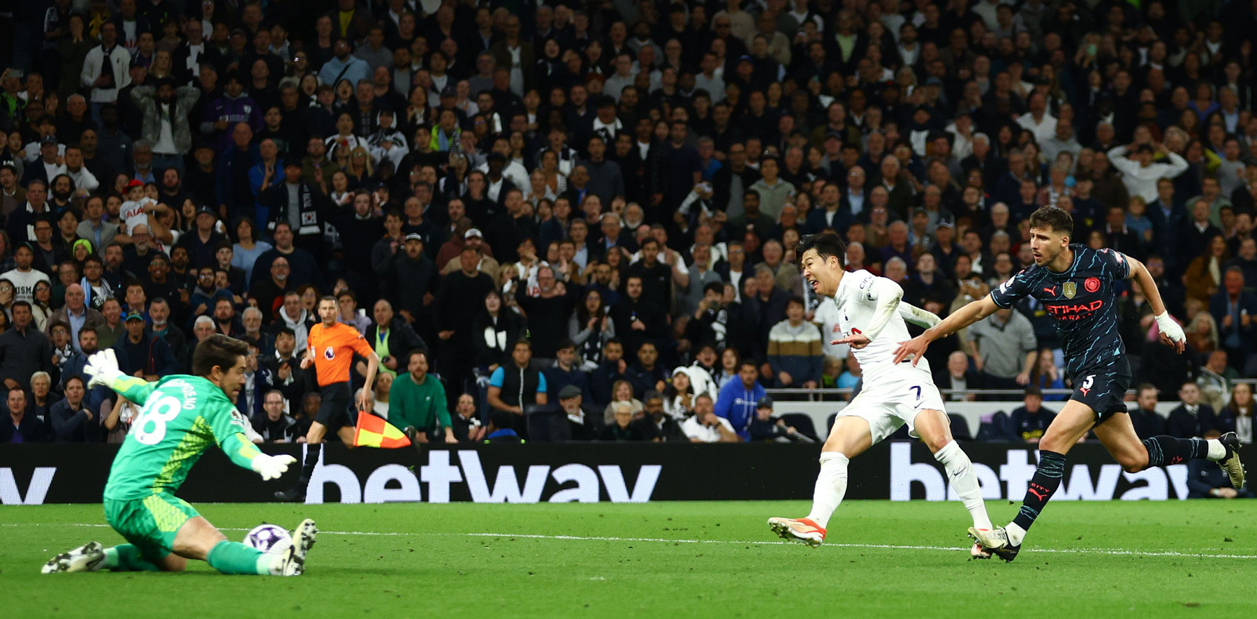 ortega man city tottenham.jpg