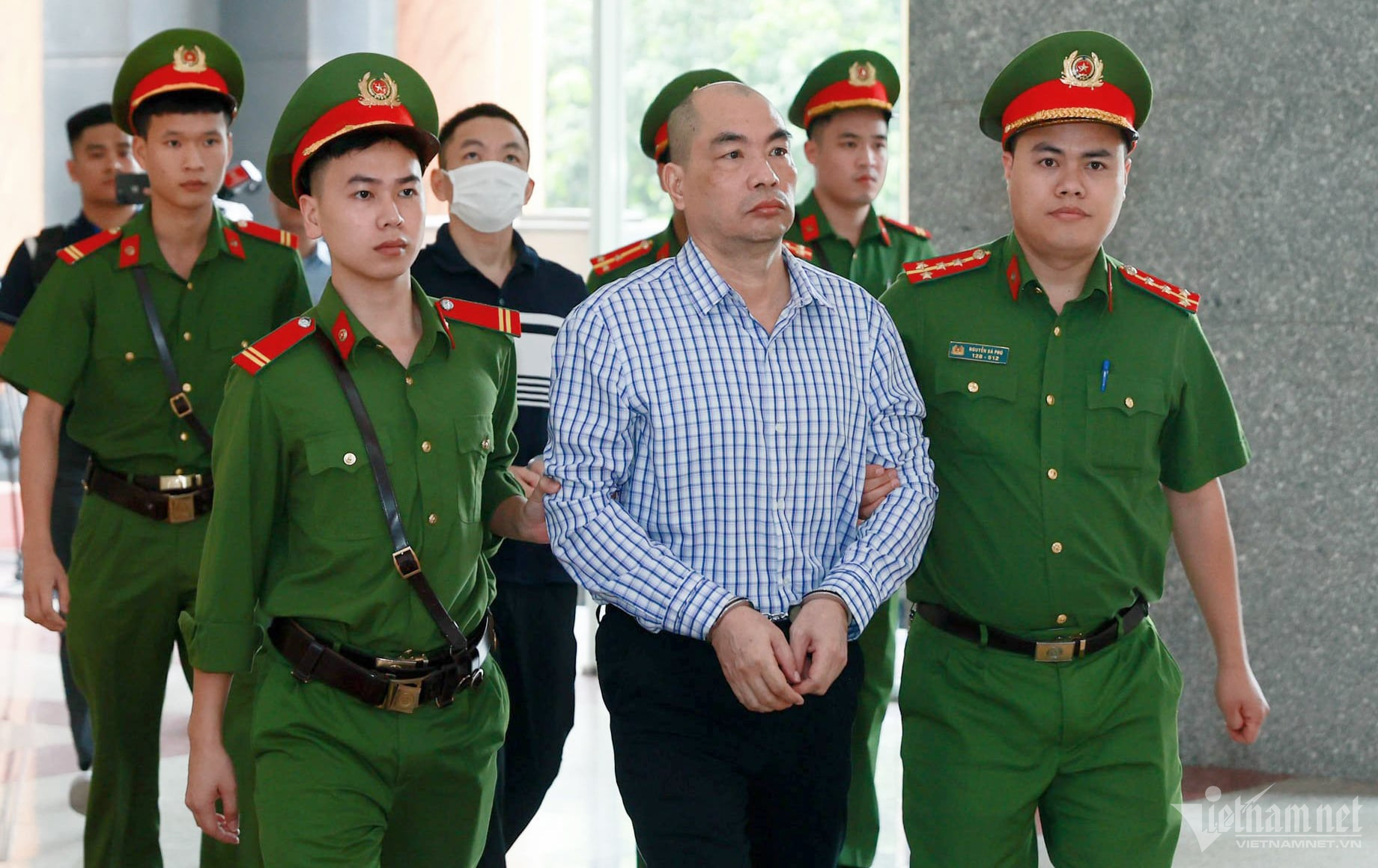 phạm duy tuyến việt á.jpeg