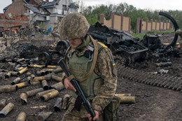 Ukraine nói chặn đà tiến của Nga ở Kharkiv, Moscow cảnh cáo Mỹ và châu Âu