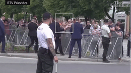 Khoảnh khắc Thủ tướng Slovakia bị bắn khi gặp người ủng hộ