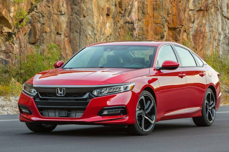 10 mẫu xe sedan và hatchback có giá bán tụt mạnh chỉ sau 1 năm sử dụng