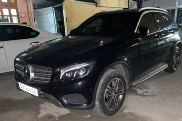 Bán xe Mercedes GLC không giấy tờ: Nhân viên showroom than mình cũng là 'bị hại'