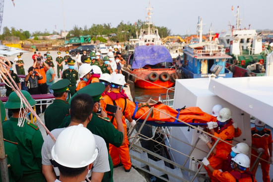 Khởi tố vụ chìm sà lan khiến 9 người chết và mất tích ở Quảng Ngãi