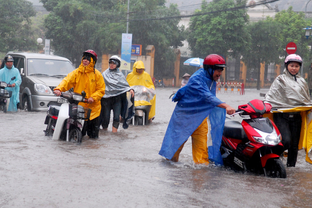 Vùng hội tụ gió trên cao hoạt động mạnh, miền Bắc lại mưa lớn