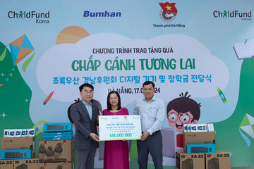 Công ty Bumhan tặng máy tính, trao học bổng cho học sinh Đà Nẵng