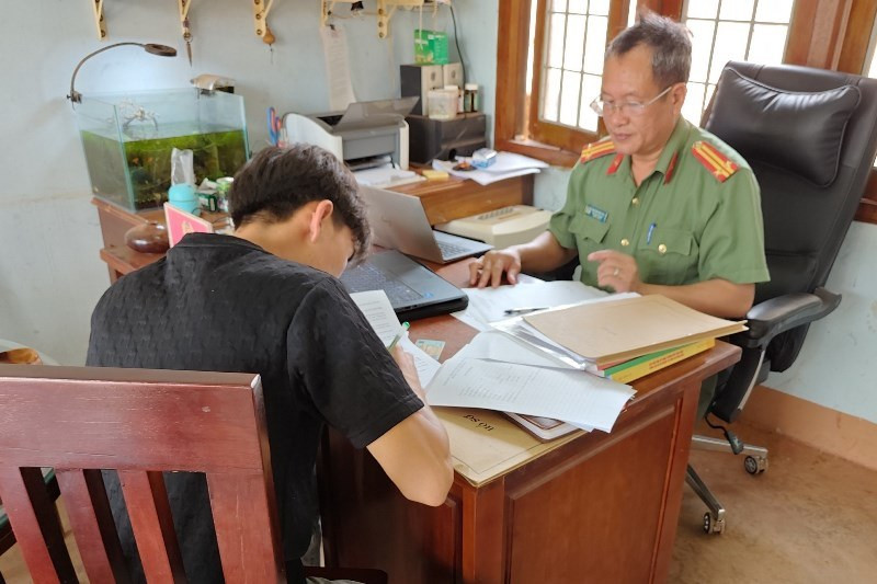 Dang tai thong tin sai su that ve canh sat giao thong.jpg