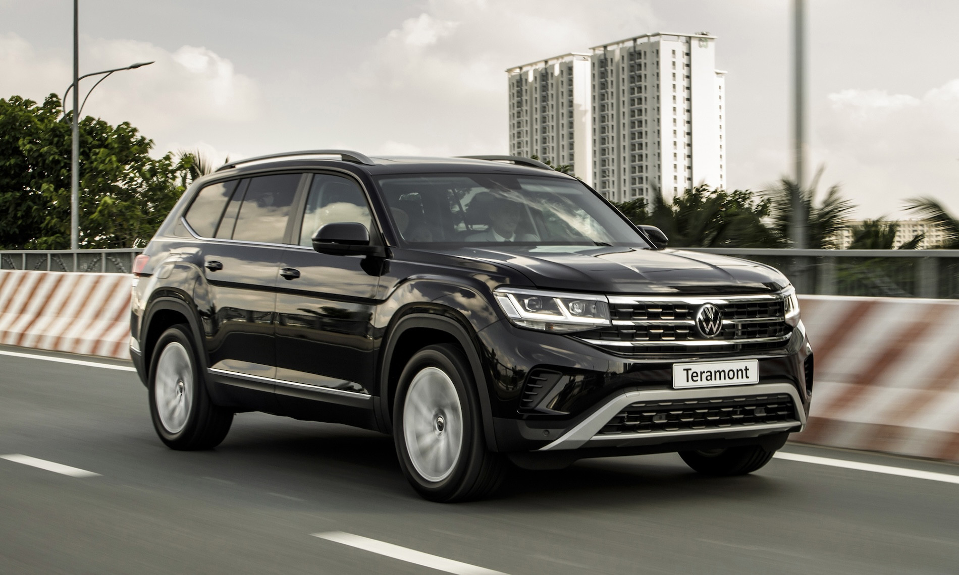volkswagen teramont 7 cho.jpeg
