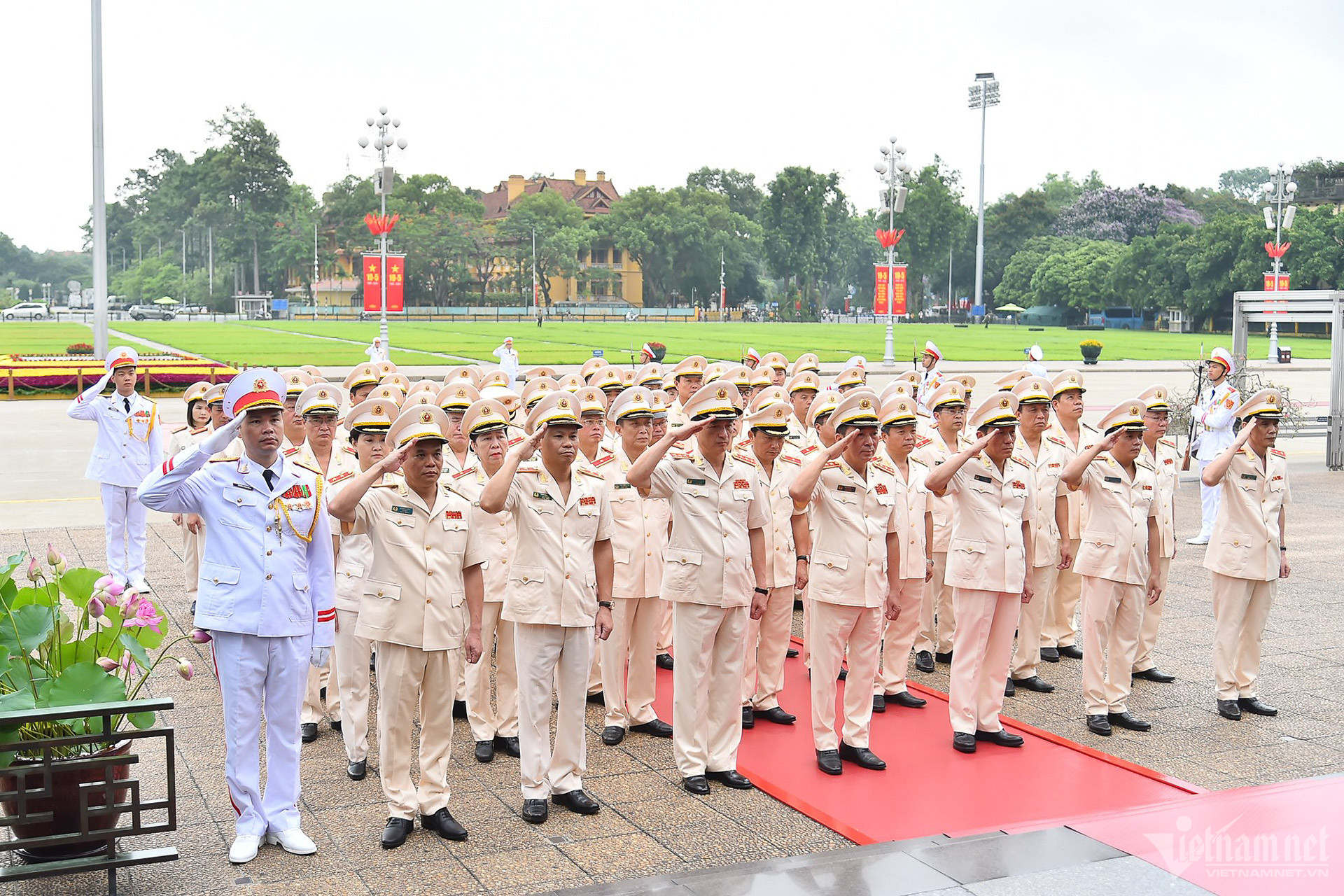 W-Viếng Lăng 5.jpg