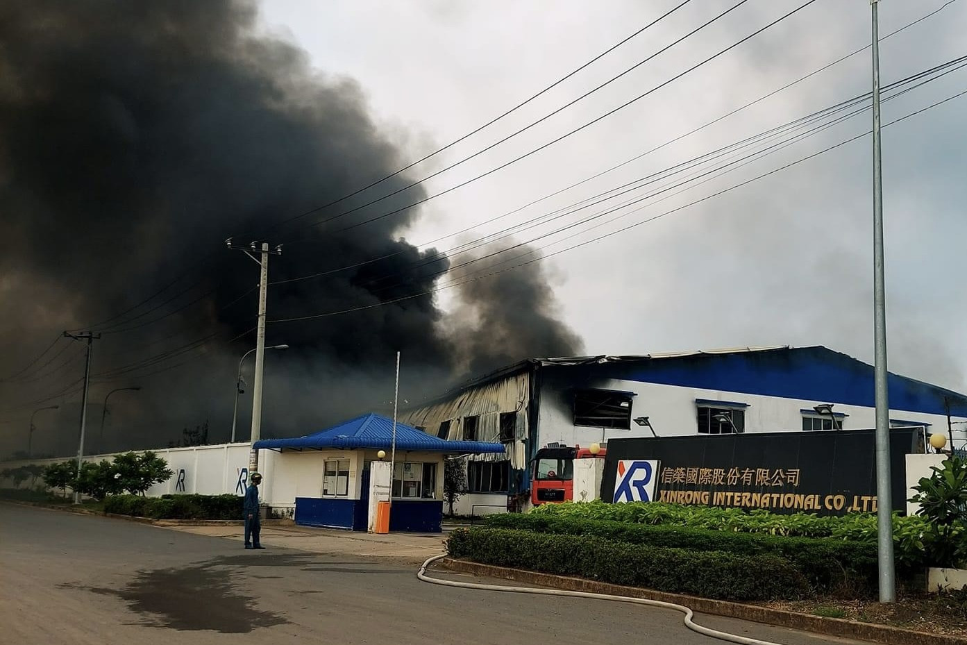 Cháy lớn tại công ty sản xuất giày dép ở Đồng Nai, một người bỏng nặng
