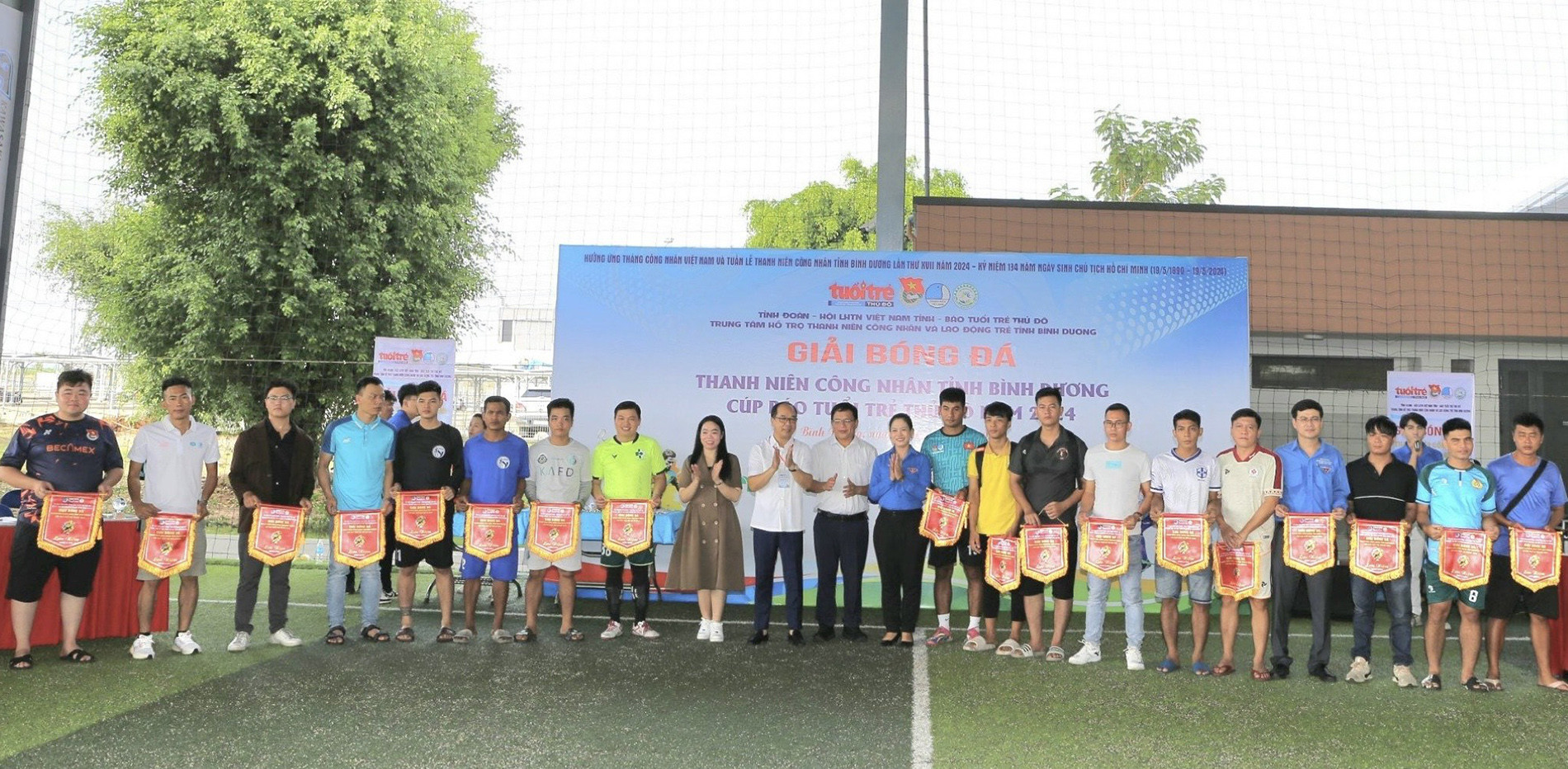 giai bong da cong nhan 2.jpg