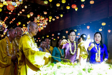 Hàng nghìn người dự Đại lễ Phật đản ở ngôi chùa lớn nhất thế giới