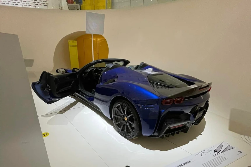 ferrari, trien lam, sieu xe, trung bay, bao tang, Museo Enzo Ferrari Modena, sf90, monza sp1, daytona sp3, 488 spider, 812 gts, 812 competizione, f12tdf, portofino, 360 barchetta anh 8