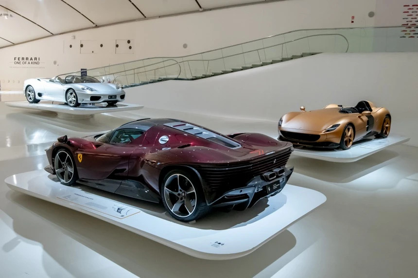 ferrari, trien lam, sieu xe, trung bay, bao tang, Museo Enzo Ferrari Modena, sf90, monza sp1, daytona sp3, 488 spider, 812 gts, 812 competizione, f12tdf, portofino, 360 barchetta anh 2