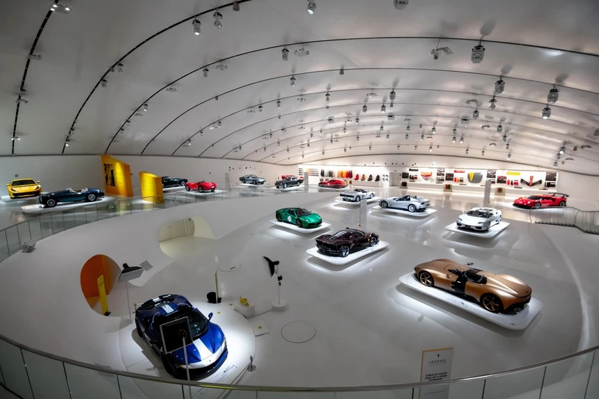 ferrari, trien lam, sieu xe, trung bay, bao tang, Museo Enzo Ferrari Modena, sf90, monza sp1, daytona sp3, 488 spider, 812 gts, 812 competizione, f12tdf, portofino, 360 barchetta anh 1