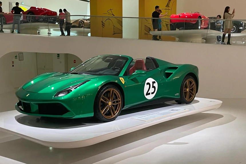 ferrari, trien lam, sieu xe, trung bay, bao tang, Museo Enzo Ferrari Modena, sf90, monza sp1, daytona sp3, 488 spider, 812 gts, 812 competizione, f12tdf, portofino, 360 barchetta anh 9