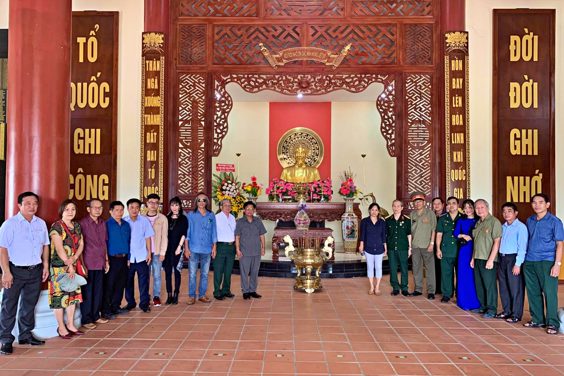 LONG KHỐT  ĐỀN THỜ.JPG