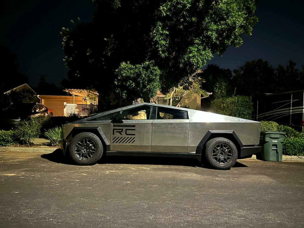 tesla cybertruck 2.jpeg