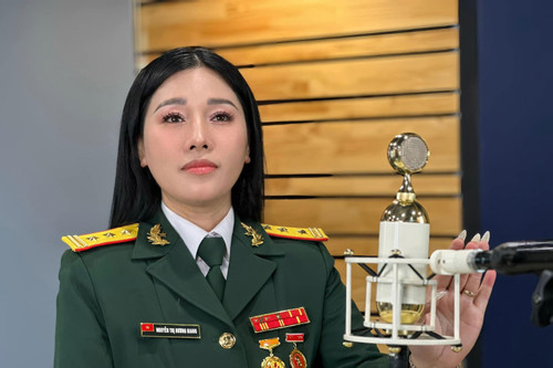 Thượng tá, NSƯT Hương Giang kể kỷ niệm với ca khúc 'Lời Bác dặn trước lúc đi xa'
