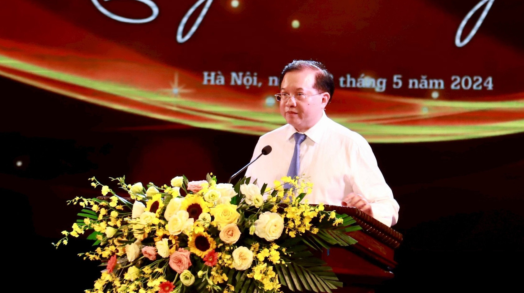 Tìm những tác phẩm văn học nghệ thuật là 'Bản hùng ca đất nước'
