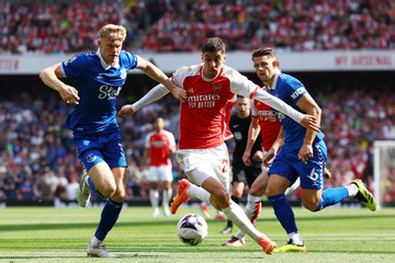 Trực tiếp bóng đá Arsenal 1-1 Everton: Tomiyasu gỡ hòa tức khắc