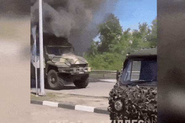 Video UAV Ukraine bắn nổ xe bọc thép hiếm của Nga tại Belgorod