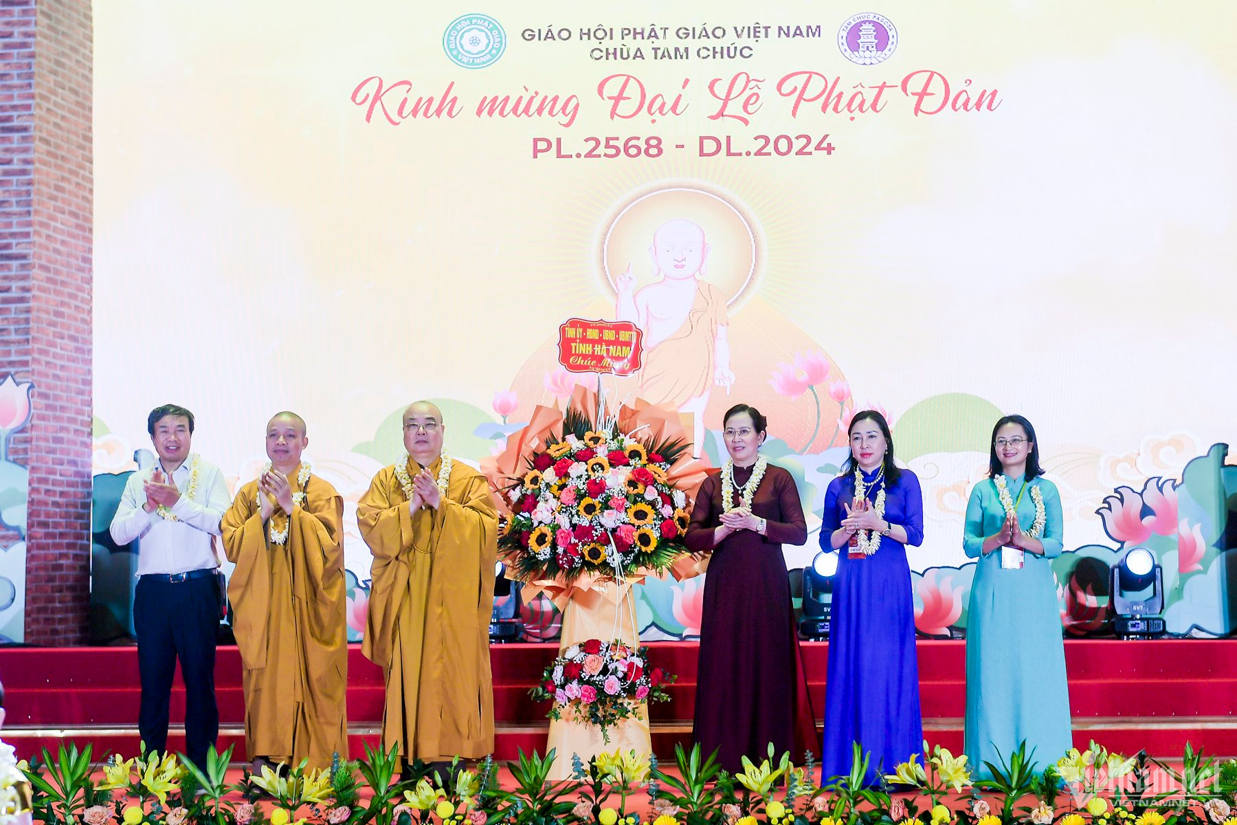 W-phật đản tam chúc.jpg