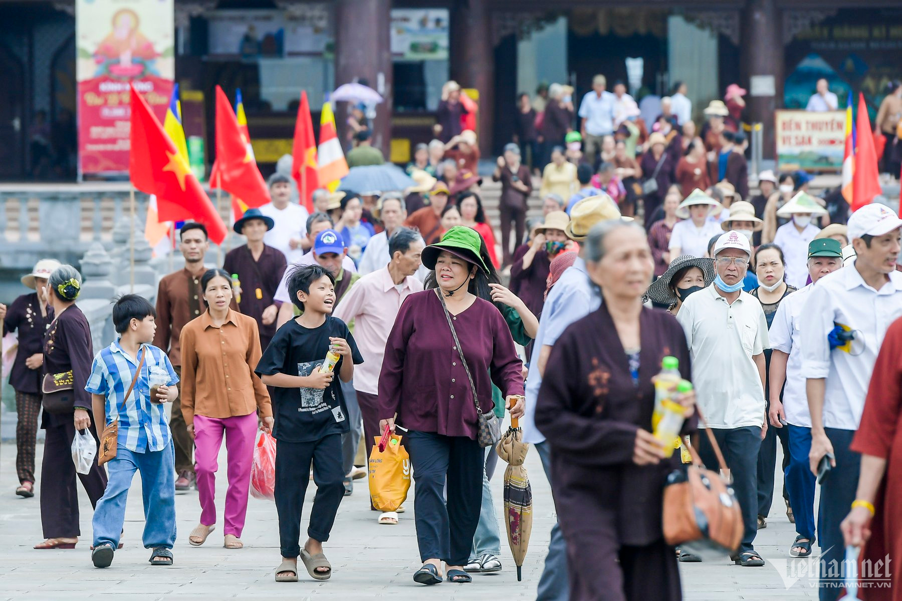 W-phật đản tam chúc 4.jpg