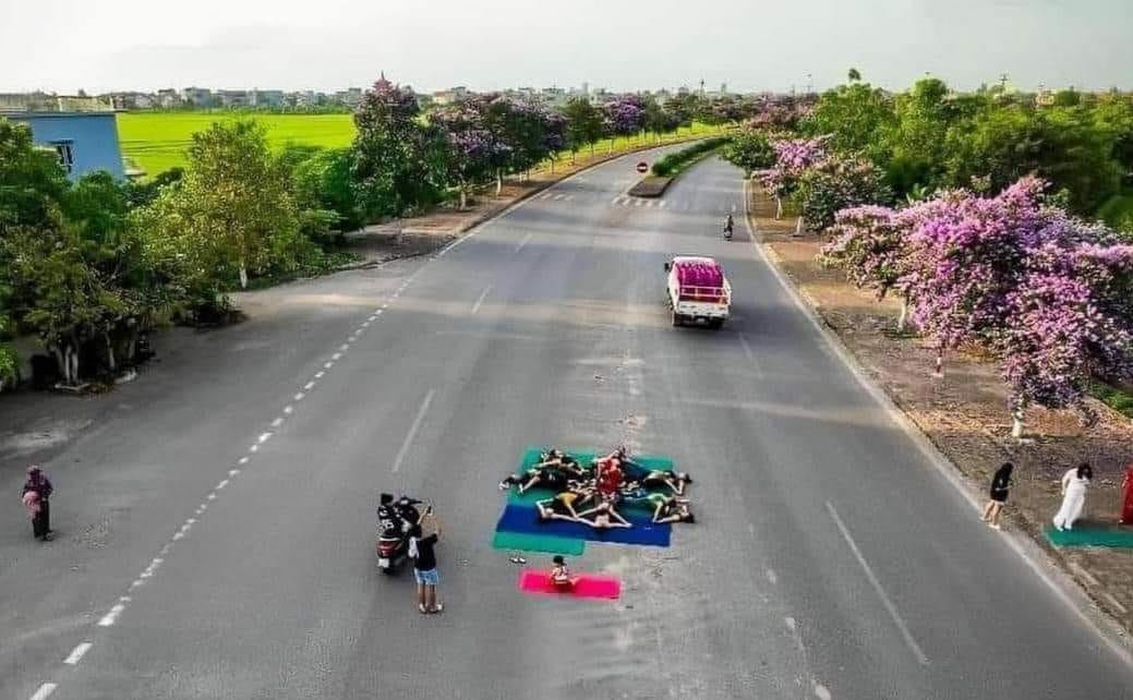 Bản tin sáng 20/5: Xử phạt 14 người phụ nữ tập yoga giữa đường ở Thái Bình