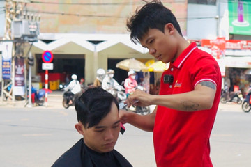 Chàng trai 9X vác ba lô đồ nghề, 7 năm làm điều đặc biệt trên hè phố Đà Nẵng