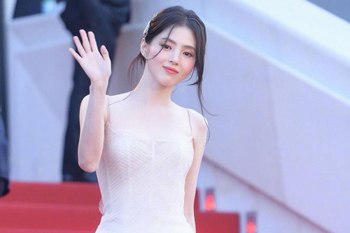 Nữ diễn viên từng bị tẩy chay vì scandal đời tư gây xôn xao trên thảm đỏ Cannes