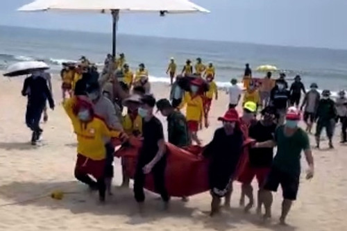 Tìm thấy thi thể nam thanh niên vụ 9 người bị sóng biển cuốn ở Đà Nẵng