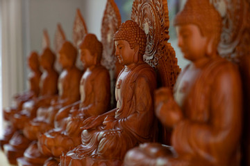 Trưng bày hơn 500 tác phẩm điêu khắc trên gỗ hình tượng Đức Phật