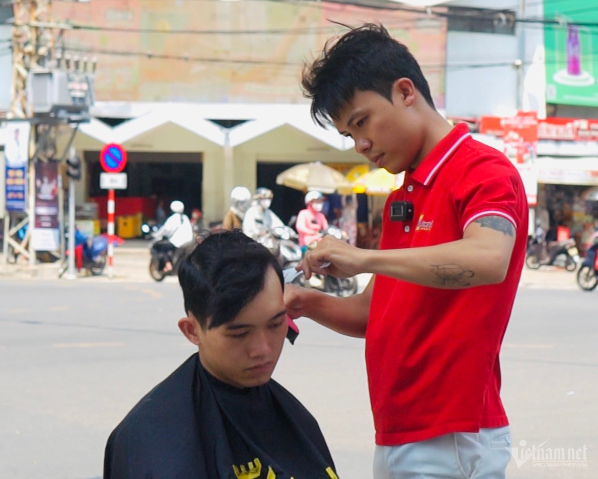 W-cắt tóc miễn phí_1.jpg