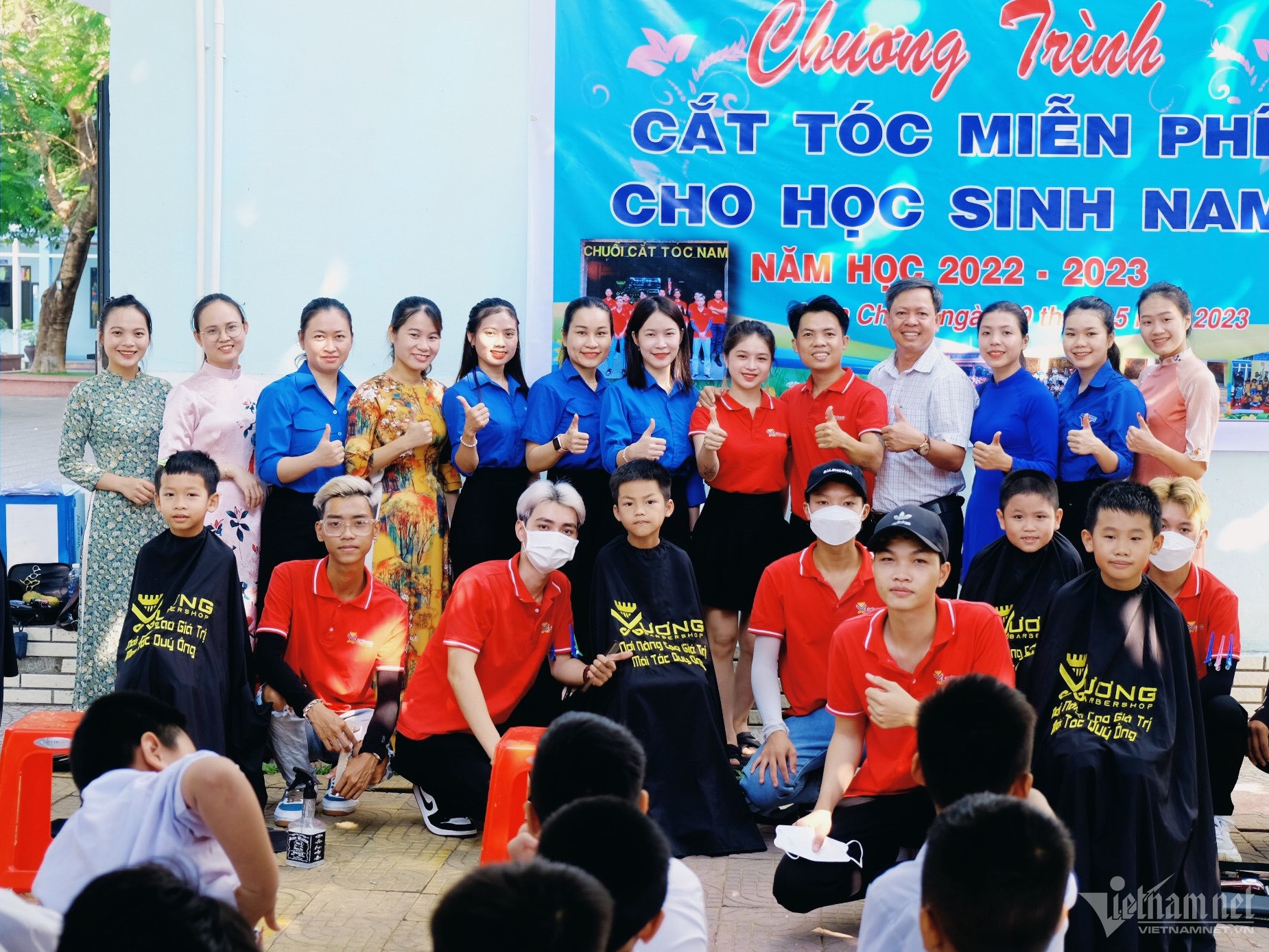 W-cắt tóc miễn phí.jpg